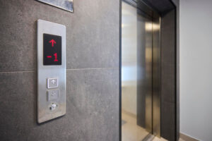 Ανελκυστήρας «υποχρεωτικός» σε κατοικίες πάνω από 9 μέτρα:  Όλες οι αλλαγές