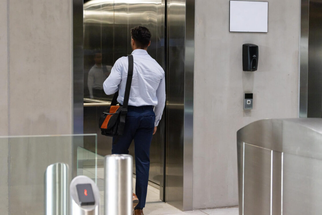 Καμπανάκι για τους ανελκυστήρες: Άμεσα δήλωση ή πρόστιμα έως 5.000 ευρώ και σφράγισμα