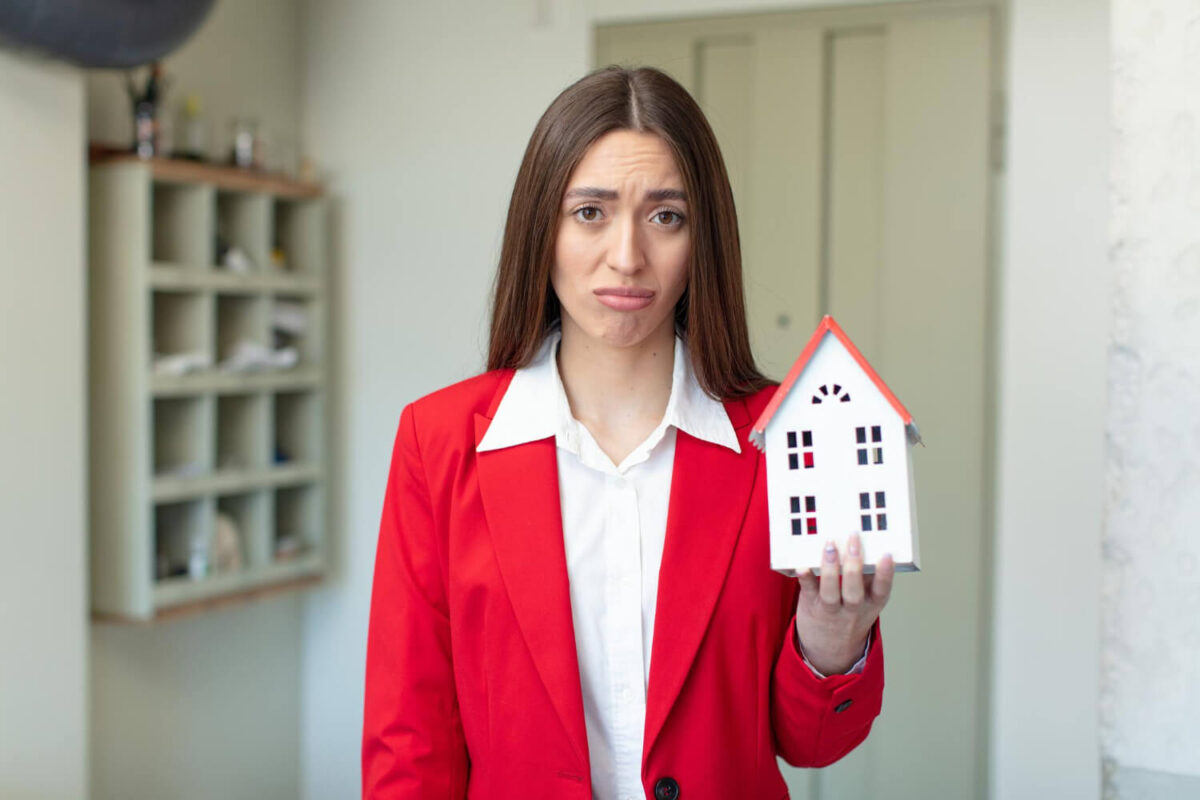 Οξύ στεγαστικό αδιέξοδο για εκπαιδευτικούς: Εικόνες ντροπής σε νησιά και πόλεις