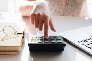 ΕΣΠΑ: Έρχεται νέο πρόγραμμα επιδοτήσεων «Παράγουμε Εδώ» – Ποιοι θα πάρουν 50 εκατ. ευρώ