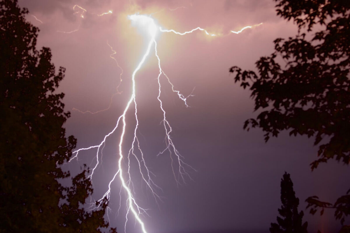 «Κορώνα γράμματα» ο καιρός: Με βροχές η Μεγάλη Εβδομάδα – Τι ισχύει για την Κυριακή