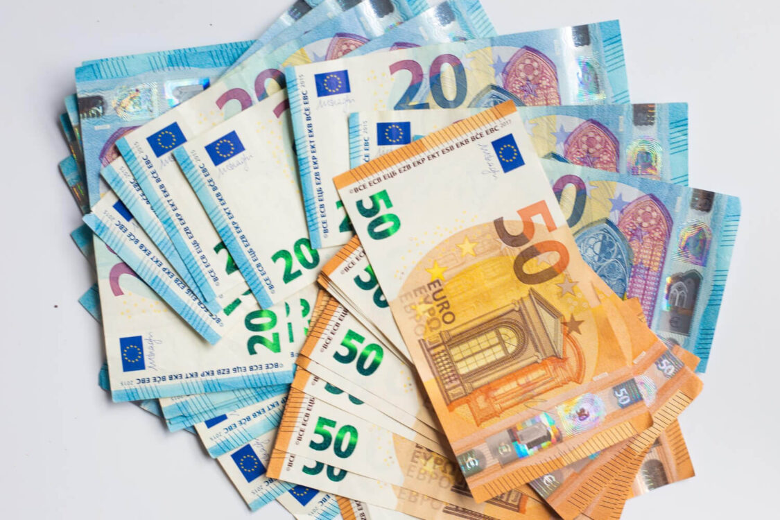 Επιδόματα: Όλες οι πληρωμές πριν από τα Χριστούγεννα