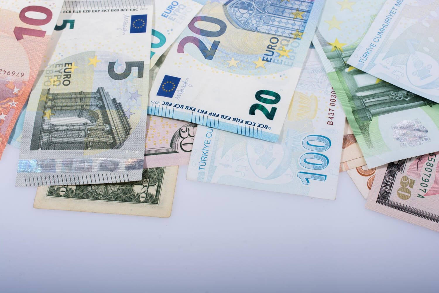 Δώρο Χριστουγέννων 2025: Πότε πληρώνεται - Ποιοι το δικαιούνται και πώς υπολογίζεται