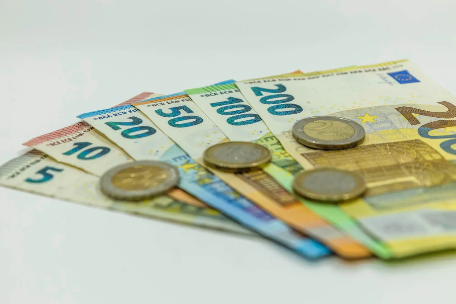 ΔΥΠΑ: Ξεκίνησαν οι αιτήσεις για το επίδομα 704 ευρώ