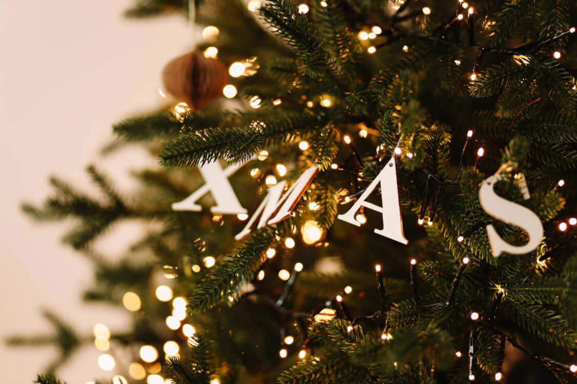 Εορταστικό ωράριο 2025: Πώς θα λειτουργήσουν τα καταστήματα τις τελευταίες ημέρες του χρόνου