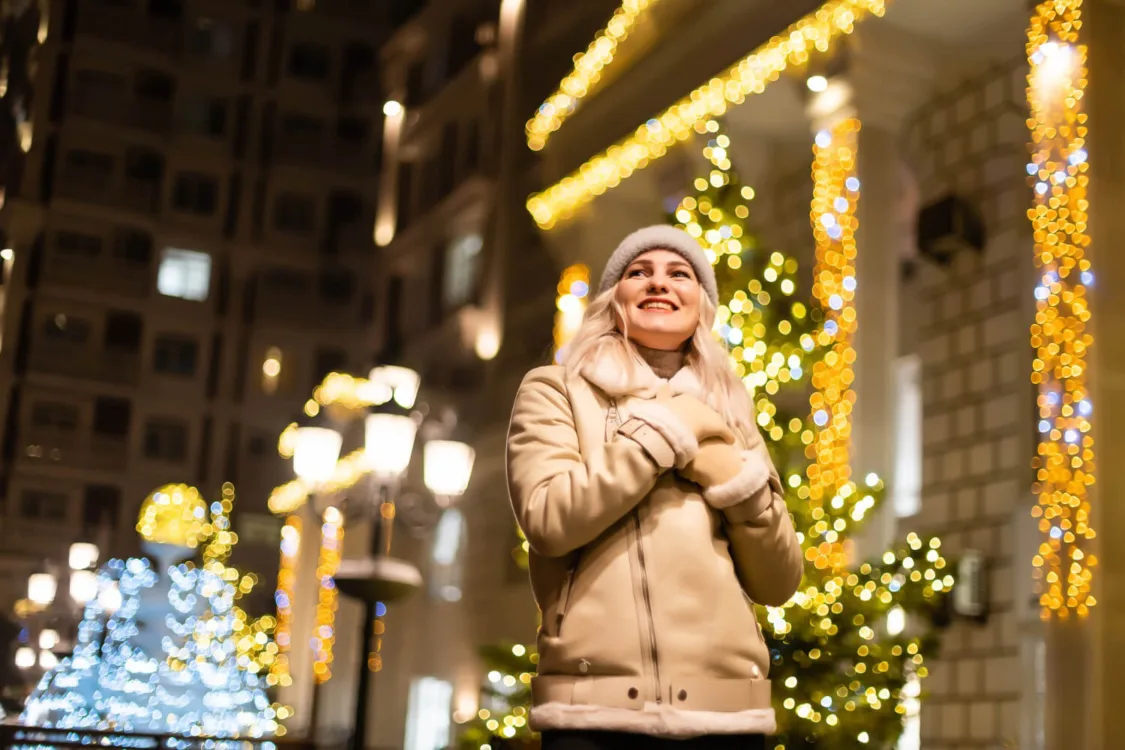 Ποιοι πληρώνονται πριν τα Χριστούγεννα: Αναλυτικά οι ημερομηνίες για συντάξεις επιδόματα Δώρα