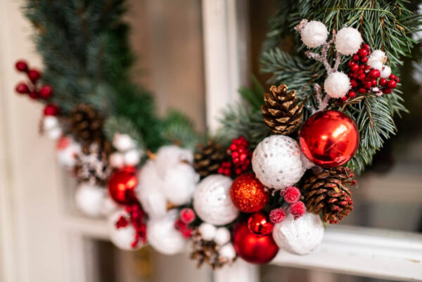 Εορταστικό ωράριο: Πώς λειτουργούν σήμερα εμπορικά καταστήματα και σούπερ μάρκετ