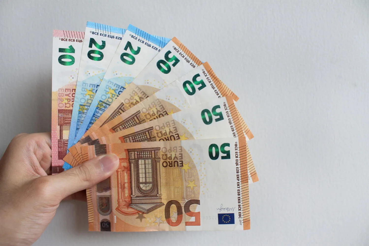 Έρχονται 148.500 νέες προσλήψεις στο δημόσιο - Τι προβλέπεται για μισθούς, συντάξεις και τιμές μέχρι και το 2029