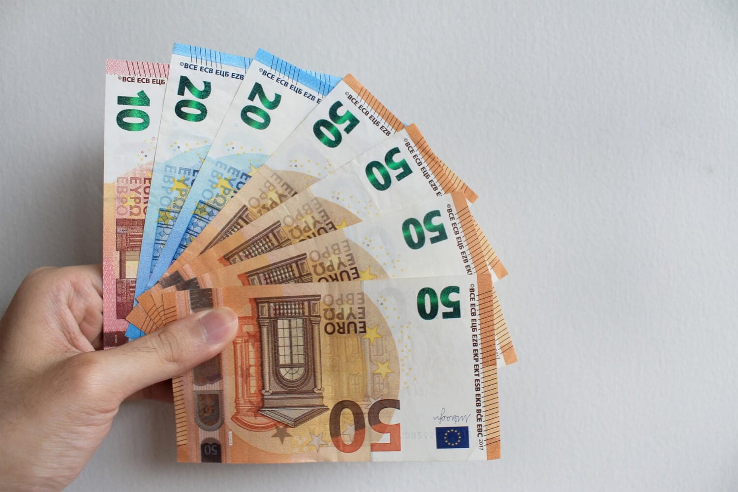 Έρχονται 148.500 νέες προσλήψεις στο δημόσιο - Τι προβλέπεται για μισθούς, συντάξεις και τιμές μέχρι και το 2029