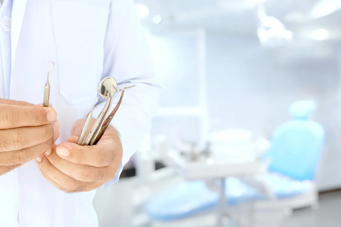 Η Οδοντιατρική Ομοσπονδία προειδοποιεί: Τι πρέπει να προσέχετε στις Οδοντιατρικές εργασίες