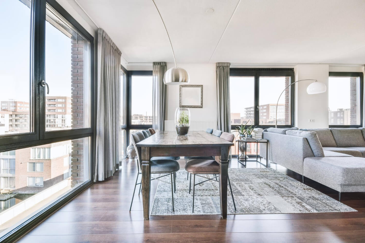 Εκπτώσεις που ξεπερνούν το 50% ή και πλήρη απαλλαγή από τον ΕΝΦΙΑ θα έχουν οι φορολογούμενοι με κύρια κατοικία σε μικρούς οικισμούς, όσοι έχουν ασφαλίσει τις κατοικίες τους για φυσικές καταστροφές αλλά και νοικοκυριά με χαμηλά εισοδήματα.