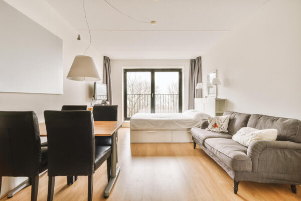 Airbnb: Τι αλλάζει και ποιοί κινδυνεύουν με πρόστιμο έως 40.000 ευρώ