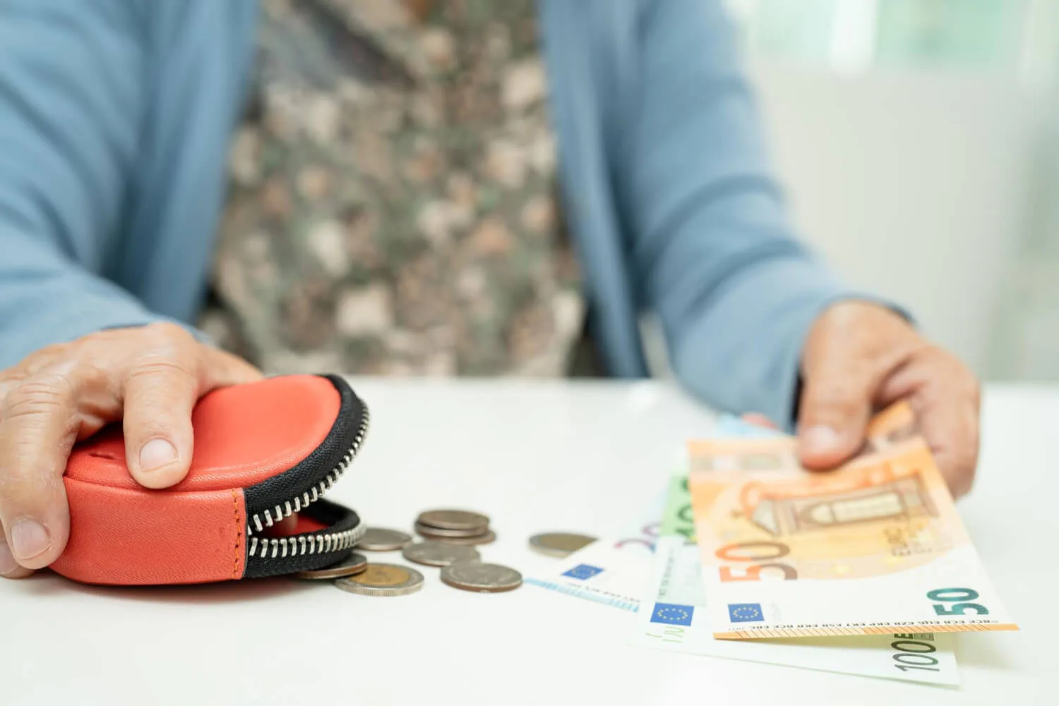 Πότε θα πληρωθούν οι συντάξεις Φεβρουαρίου: Σε δύο φάσεις οι πληρωμές στις επικουρικές