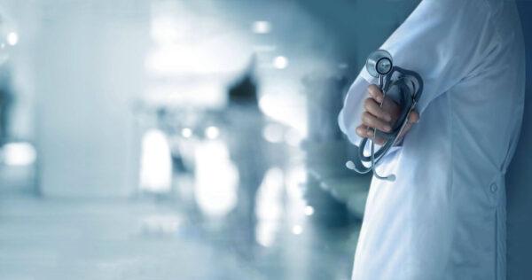 ΚΟΜΥ: Δωρεάν γιατροί και εξετάσεις στο σπίτι – Πώς θα κλείσετε ραντεβού