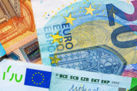 Τι αλλάζει στις «Νταντάδες της Γειτονιάς»: Ποιοί μπορούν να γίνουν επιμελητές – Τα ποσά