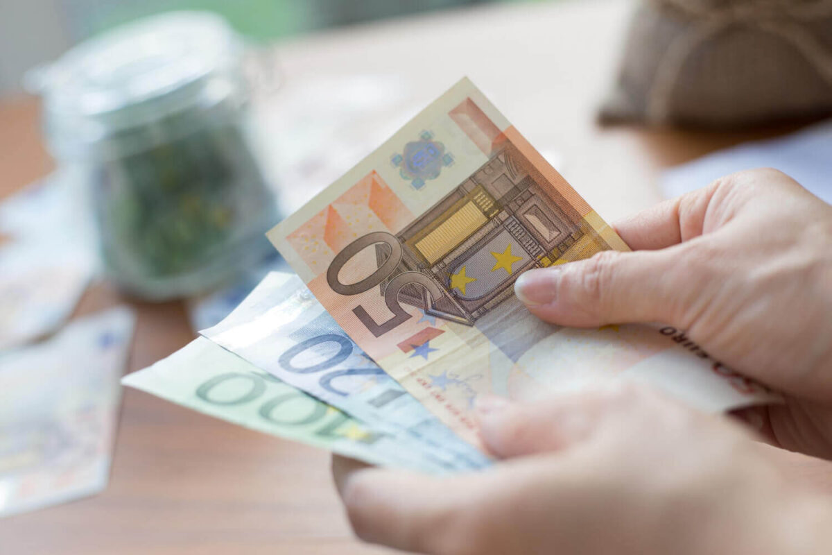 IRIS και χαρτζιλίκι: Πότε δεν θεωρείται δωρεά η μεταφορά χρημάτων