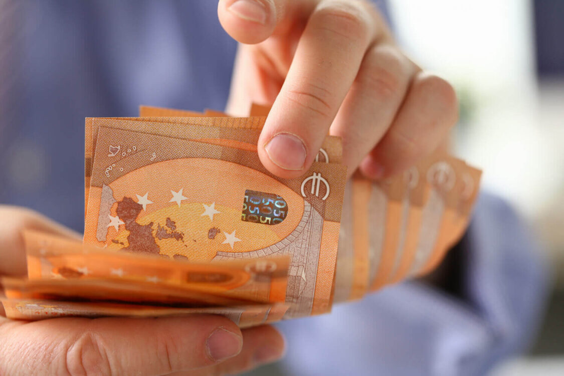 Έρχονται αναδρομικά έως 7.789 ευρώ σε 20.000 συνταξιούχους – Ποιες κατηγορίες αφορούν