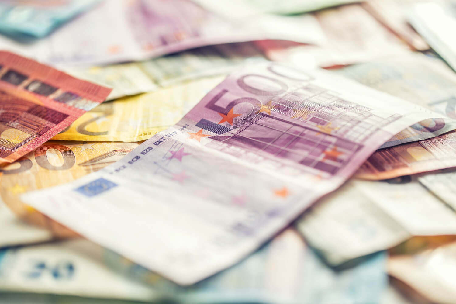 Έρχεται ΑΝΑΤΡΟΠΗ με τον κατώτατο μισθό; Πόση θα είναι τελικά η αύξηση