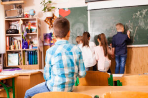 Πληρωμές: Πότε θα πληρωθούν μόνιμοι και αναπληρωτές εκπαιδευτικοί