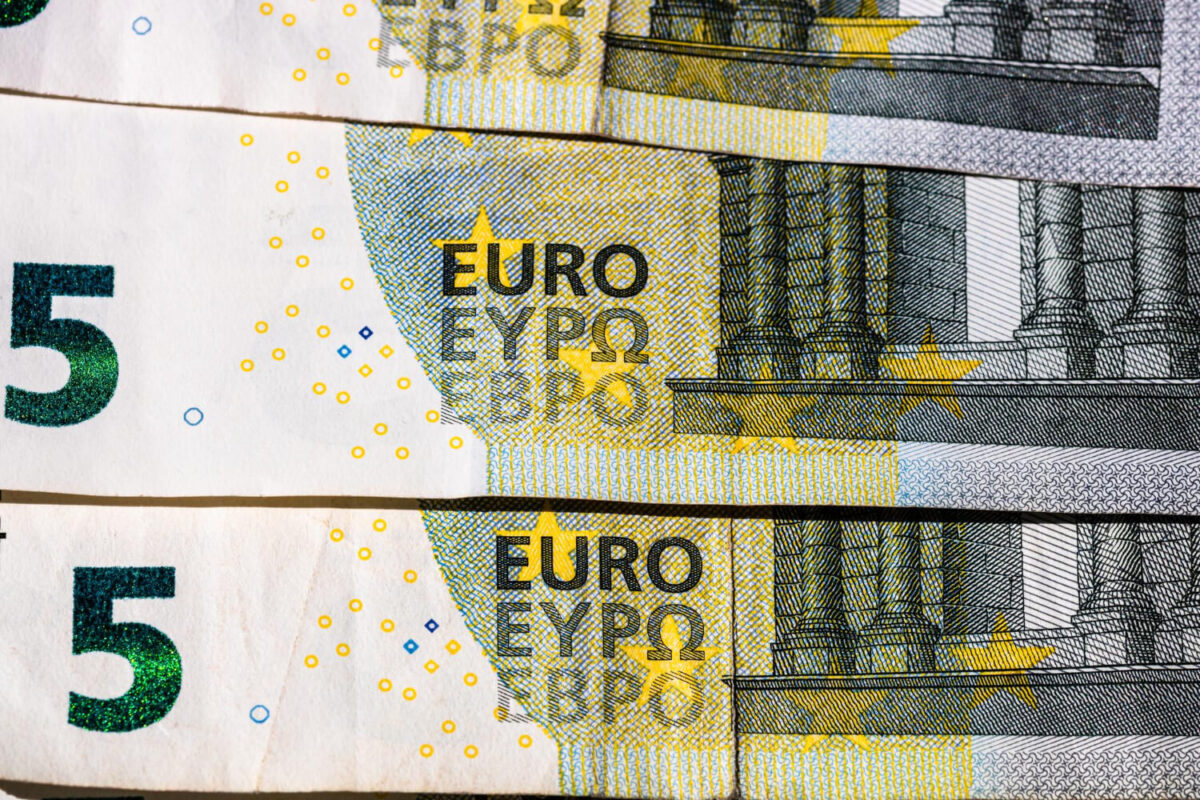 Έρχεται επίδομα 500 ευρώ σε οικογένειες – Πότε θα το λάβουν, οι προϋποθέσεις