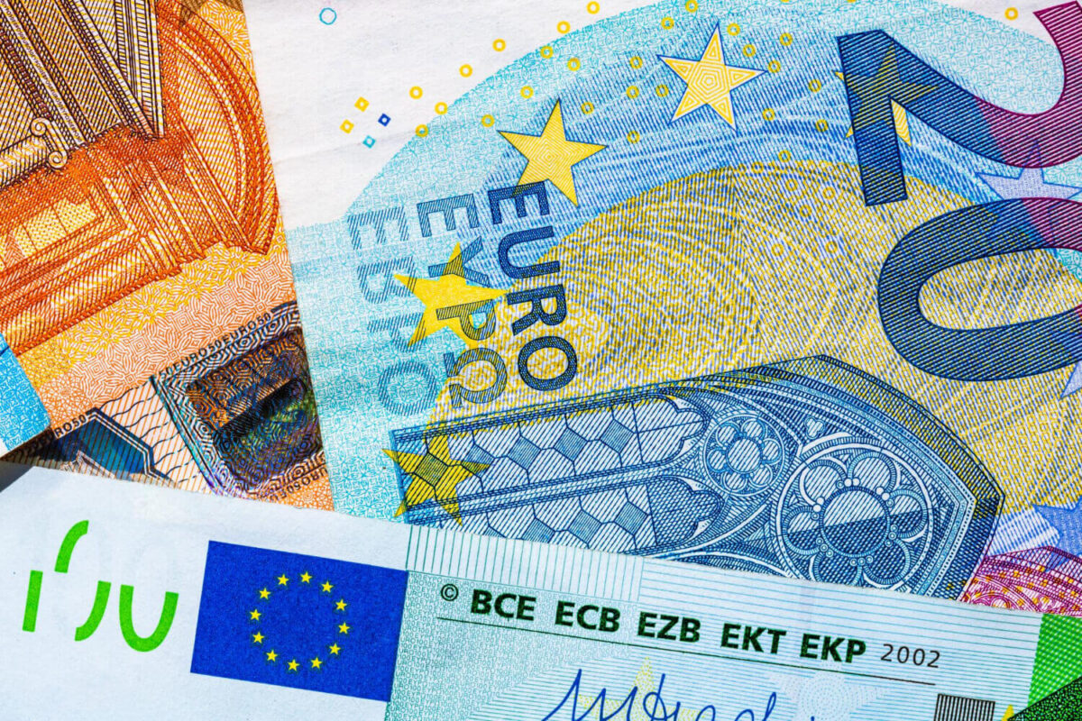 Επίδομα από τον ΕΟΠΥΥ έως €900 – Οι δικαιούχοι, τα κριτήρια και η διαδικασία