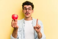 Ένα μήλο την ημέρα τον γιατρό τον κάνει πέρα: Ισχύει ή είναι μύθος;