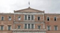 Ελληνική Λύση: Ερώτηση για μετατάξεις εκπαιδευτικών σε ΣΑΕΚ – Τι απαντά το Υπουργείο