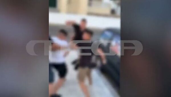 Προσοχή σκληρό βίντεο:  Ανήλικοι ξυλοκόπησαν μέχρι λιποθυμίας συνομήλικό τους